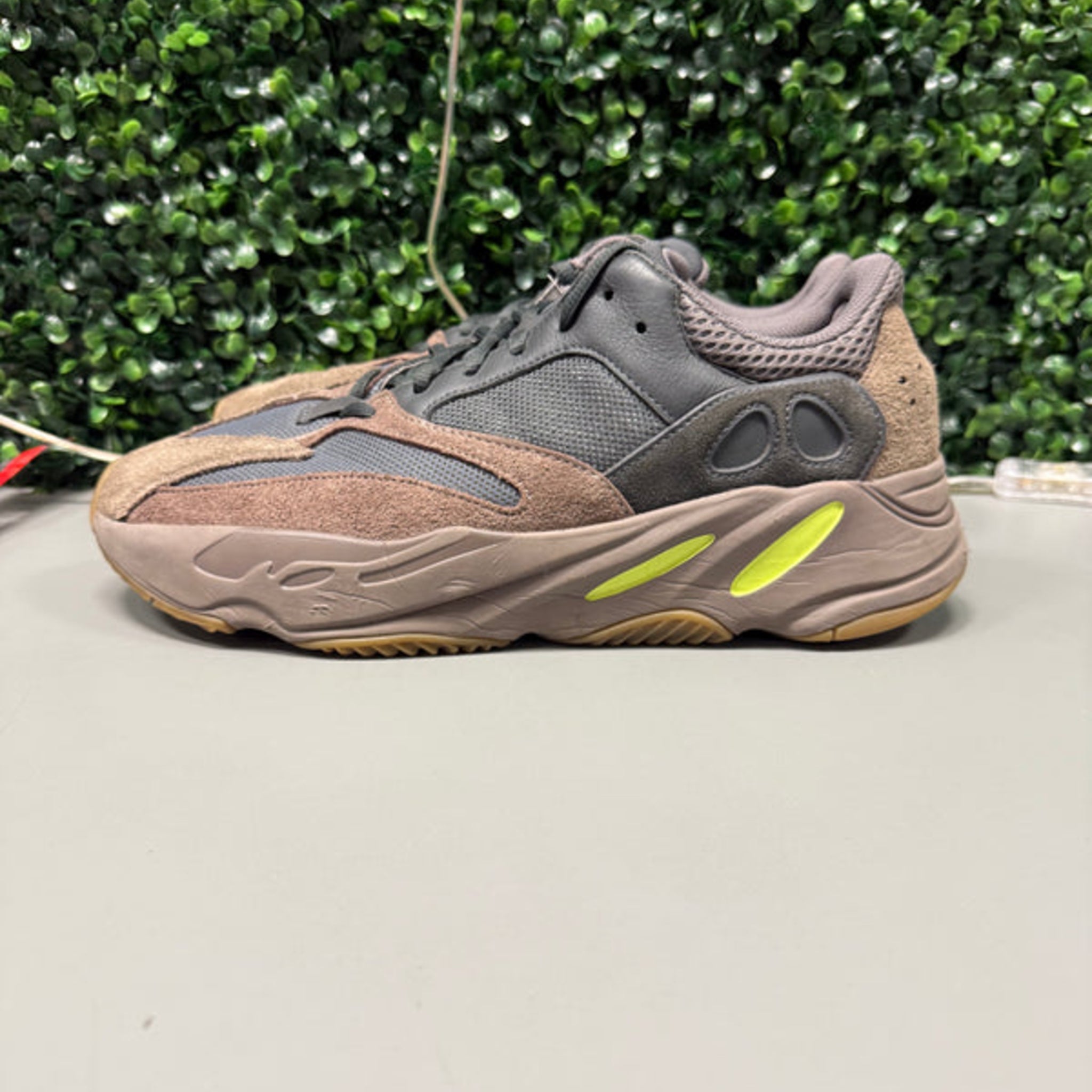 Yeezy 700 V3 "Mauve" Size 12 Preowned - Hype World