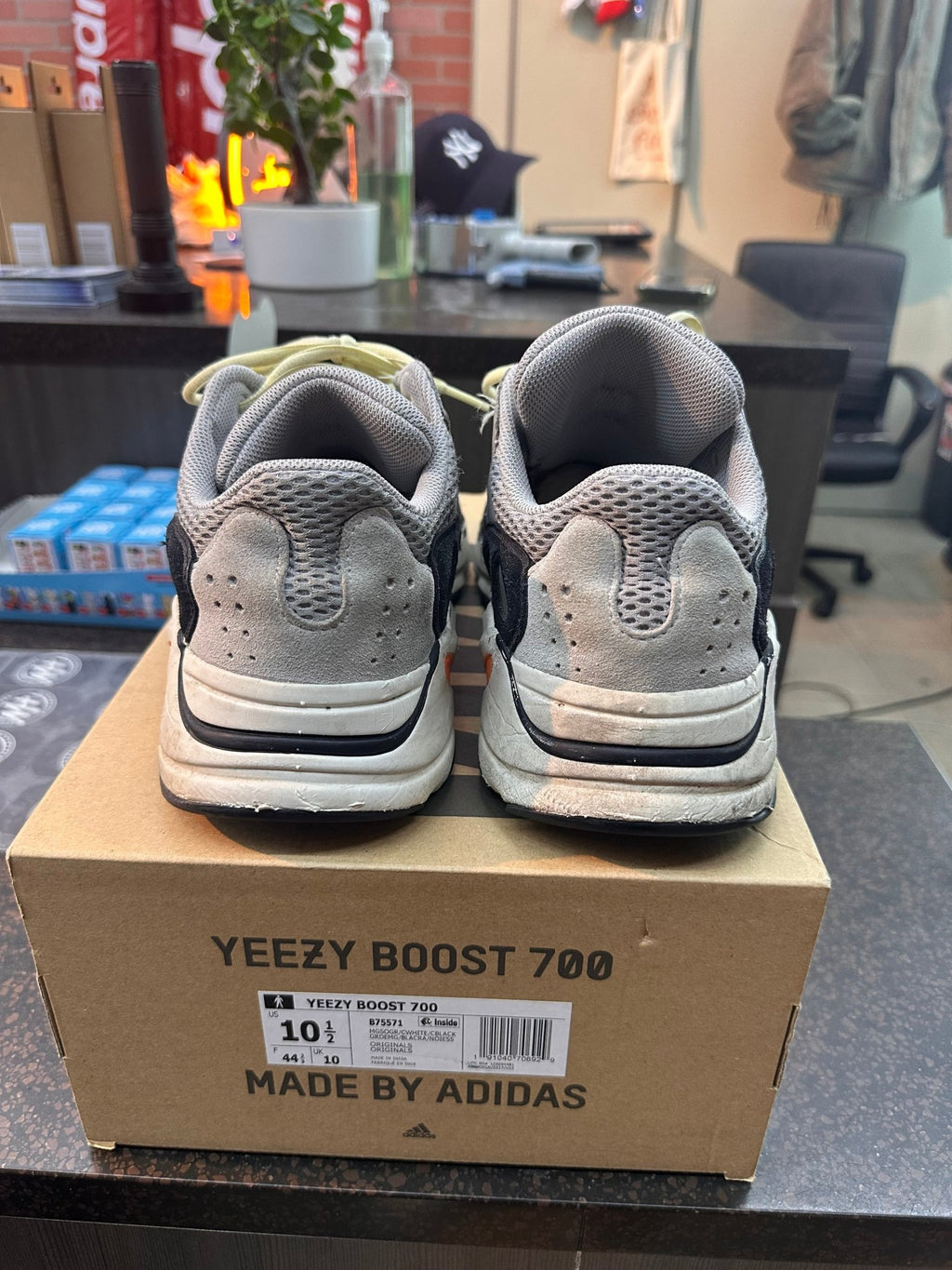 Yeezy 700 "Waverunner" Preowned - Hype World