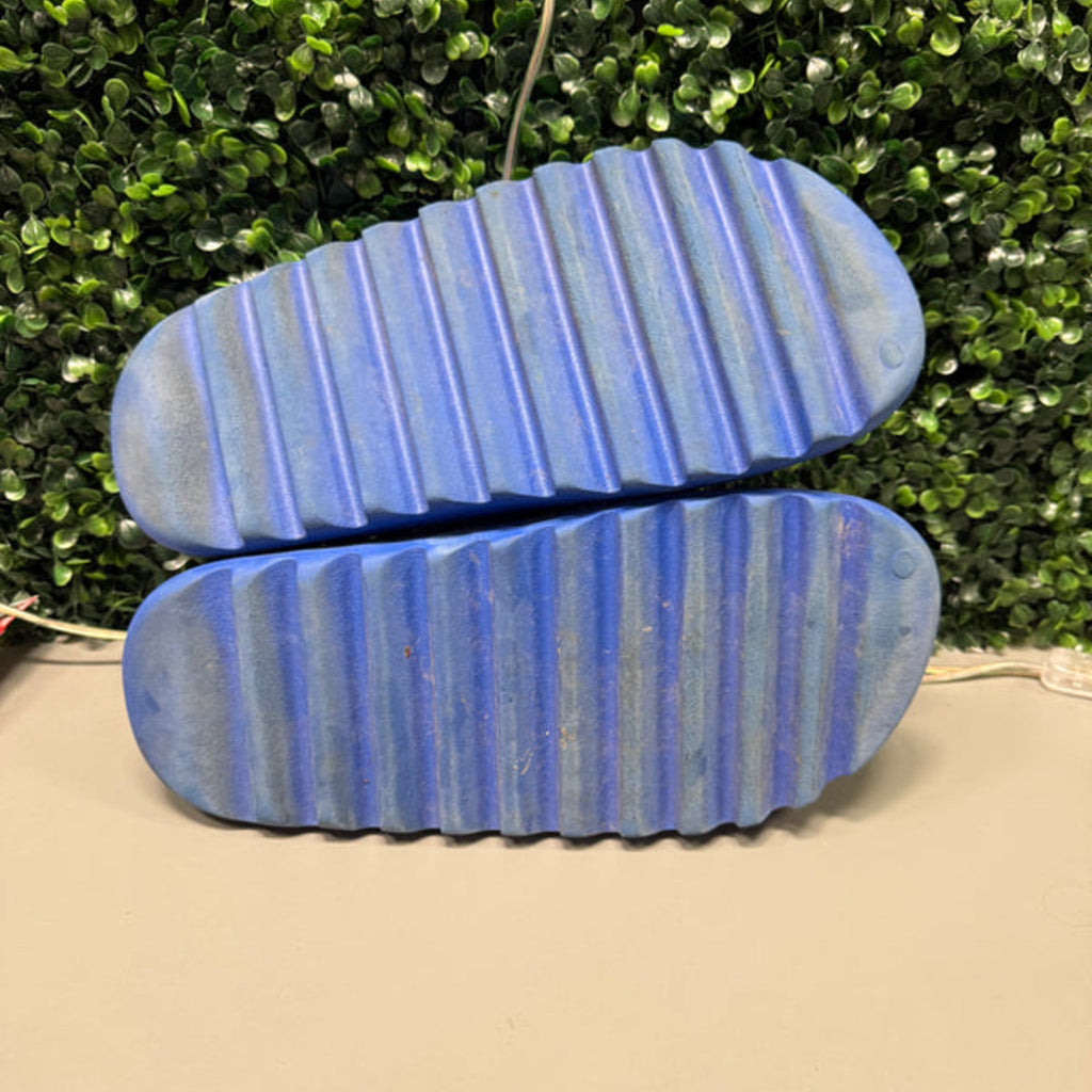 Yeezy Slide "Azure" Size 13 Preowned - Hype World